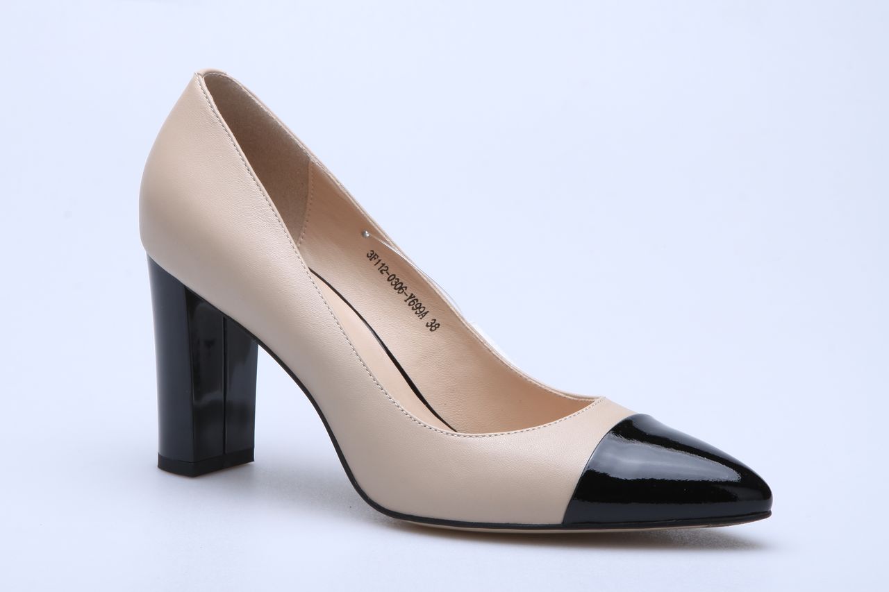 туфли лодочки омбре. бежево черные туфли. лодочки коко шанель. бежевые туфли с черным мыском. черно бежевые туфли.