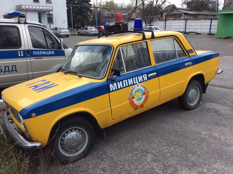 Машина жёлтая ГАИ