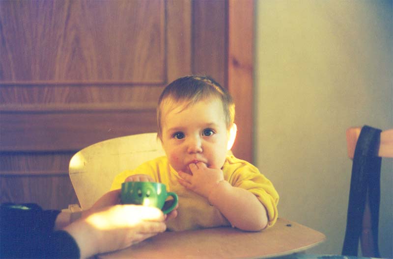 опора для вставания ребенка. ребенок в 1 1 не ходит форум. ребенок учится ходить. ребенок в 1 1 не ходит форум. девочка сидит на горшке.