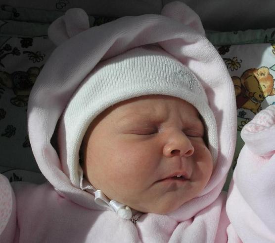 пузырики на губках у новорожденных. подбородок у ребенка новорожденного. носогубный треугольник у грудничка. губы новорожденных почему. нижняя губа у новорожденного.