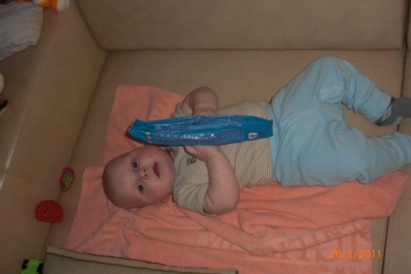 Залысина у ребенка на затылке. Сагиттальный краниостеноз. Маленькая голова у ребенка в 1 год и 3. Почему у ребенка плохо растет голова. Грудничок волосы на затылке.