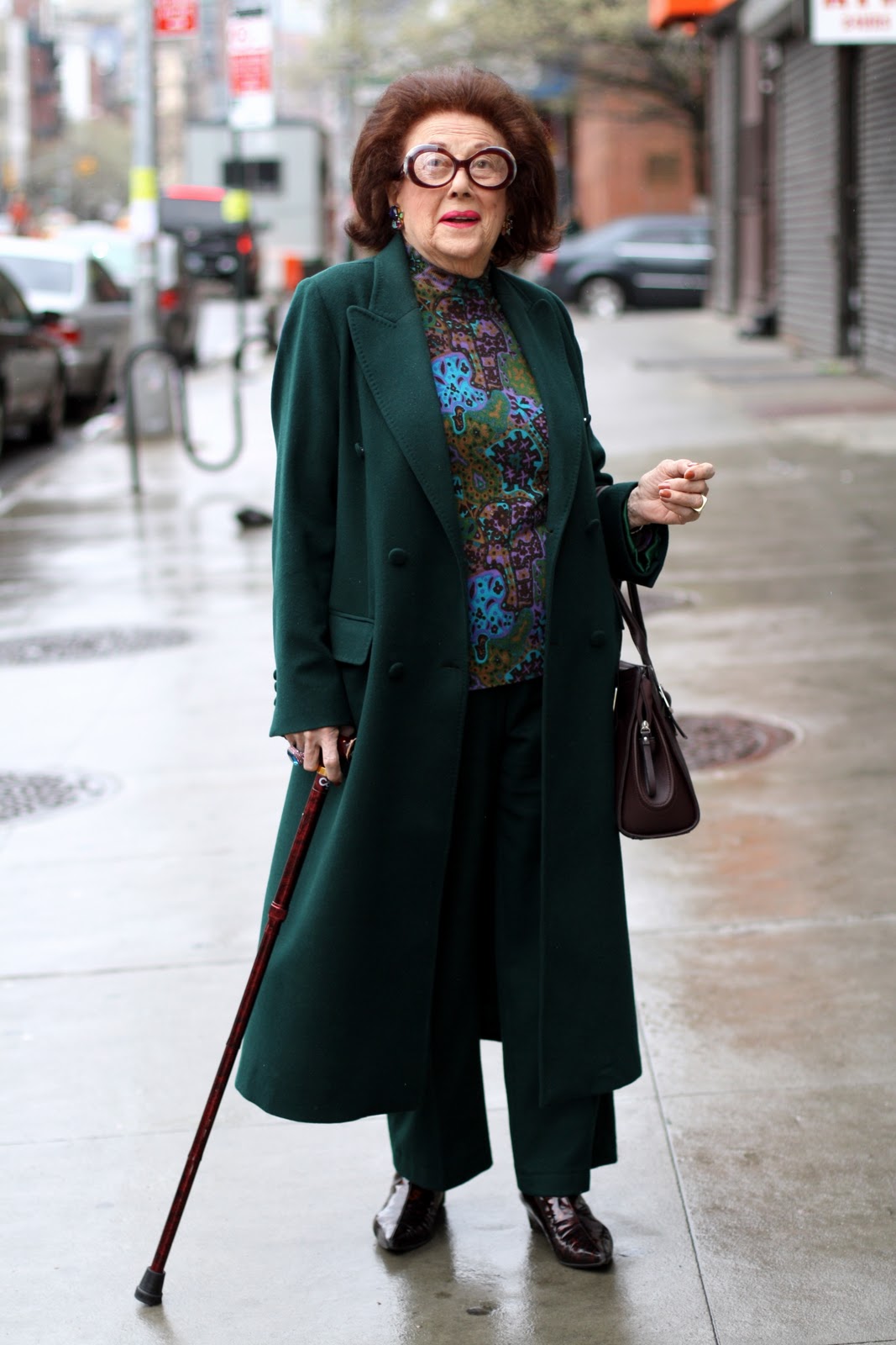 Полные пожилые жен. Ари сет Коэн. Пальто для пожилых женщин. Стильные пожилые женщины. Модная одежда для бабушек.