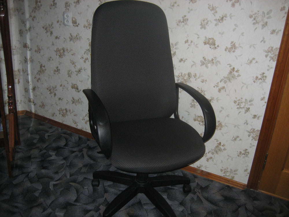 Авито москва стул. Кресло компьютерное авито. Кресло директорское трон. Компьютерный стул авито. Б\У даром компьютерные кресла.