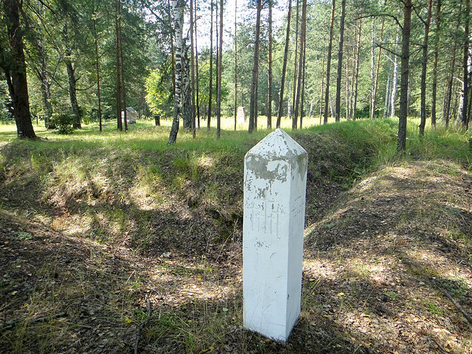 мемориал военнопленным кемерово. лагерь военнопленных село оранки. мемориал военнопленных. дулаг 184 вязьма. памятник военнопленным.