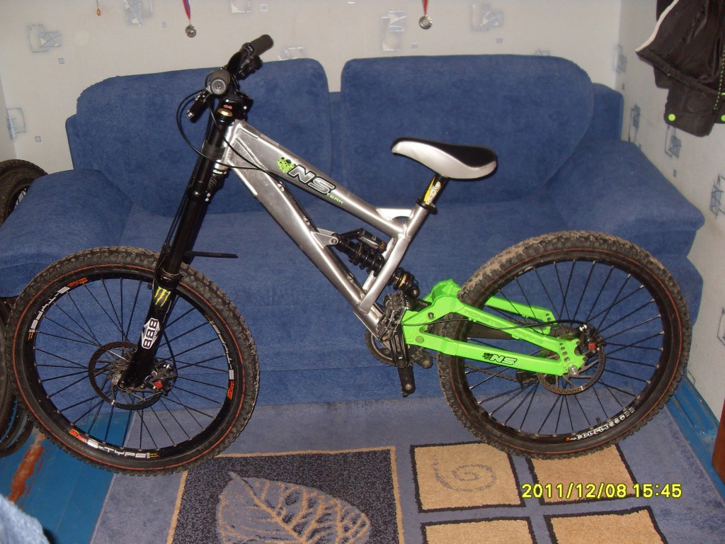 Atom Team Downhill