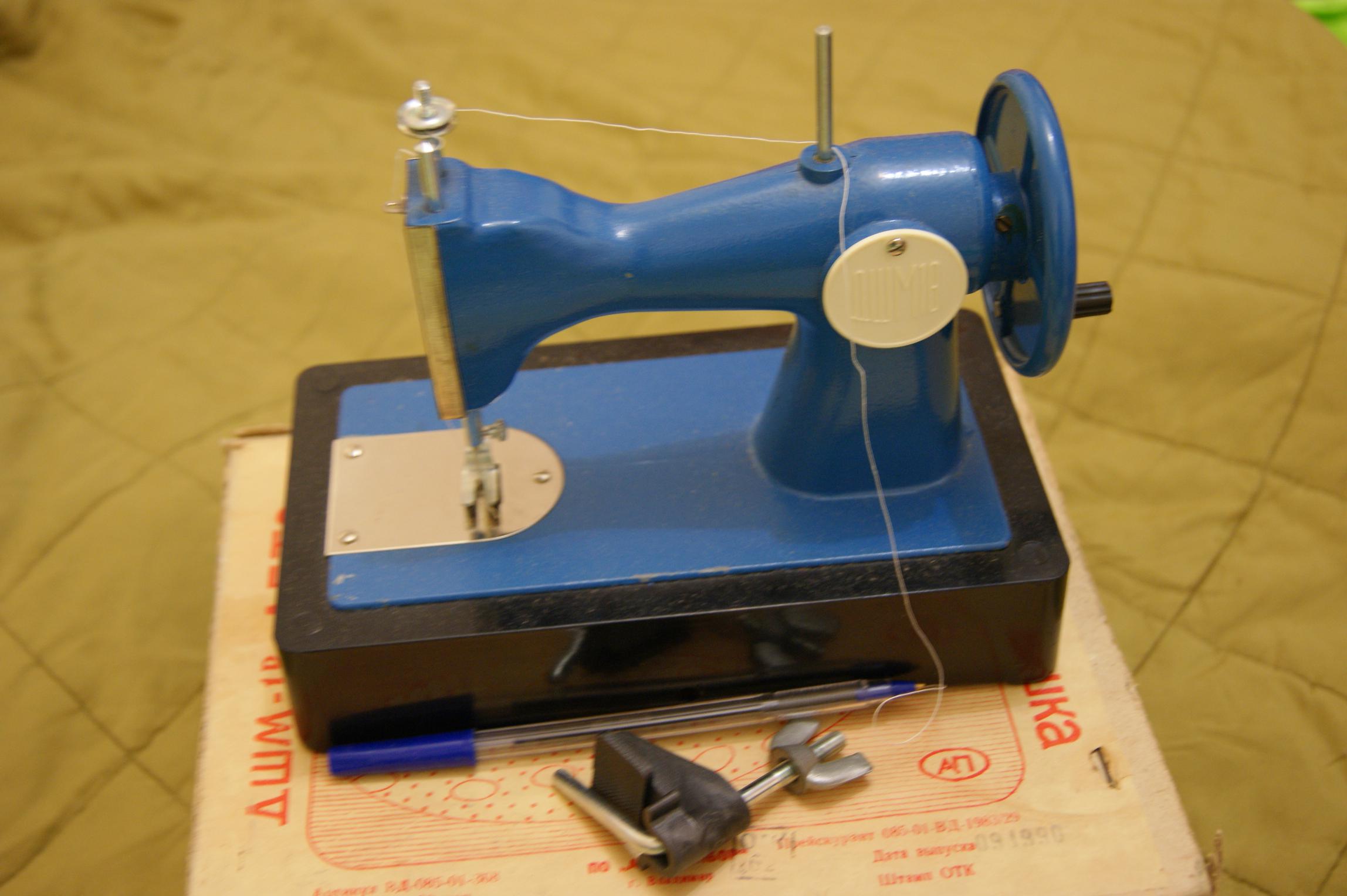 Продать машинку ручную. Советская детская швейная машинка Автоприбор ДШМ-1. Детская швейная машинка ПМЗ. Детская швейная машинка ДШМ 1. ДШМ-1автоприбор.