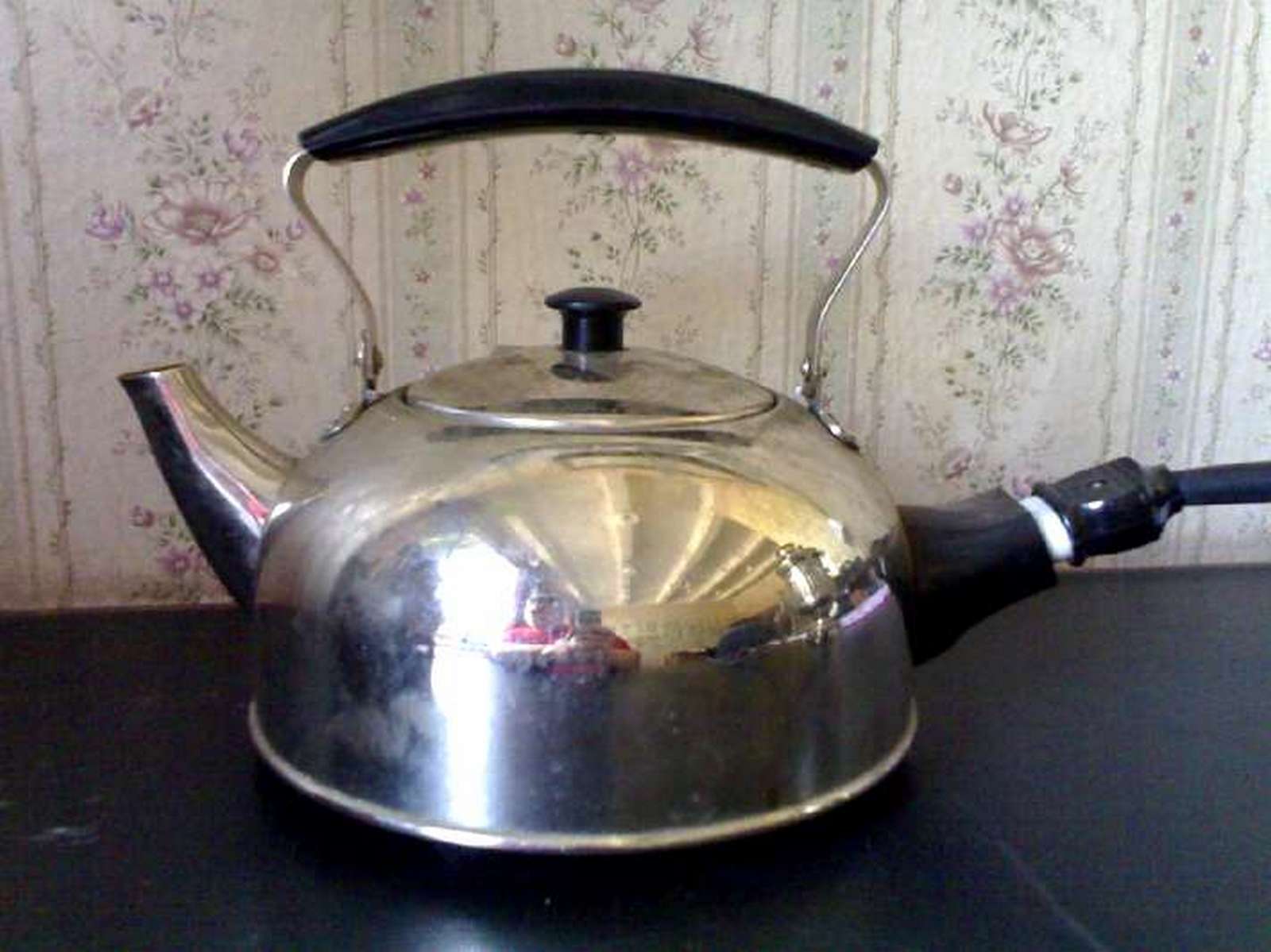 Чайник электрический старого образца
