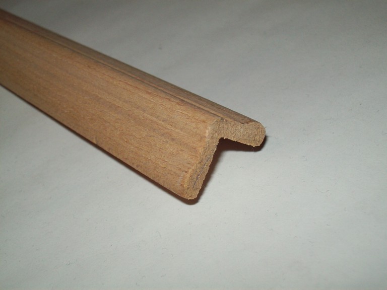 Дуб древесина. Деревянный уголок для фасада. 0 м. Узоры на деревянных раскладках. Наличник гладкий 2200х60х12мм.