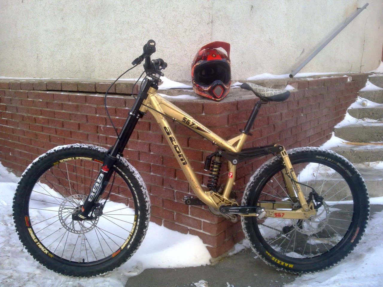 Atom Team Downhill