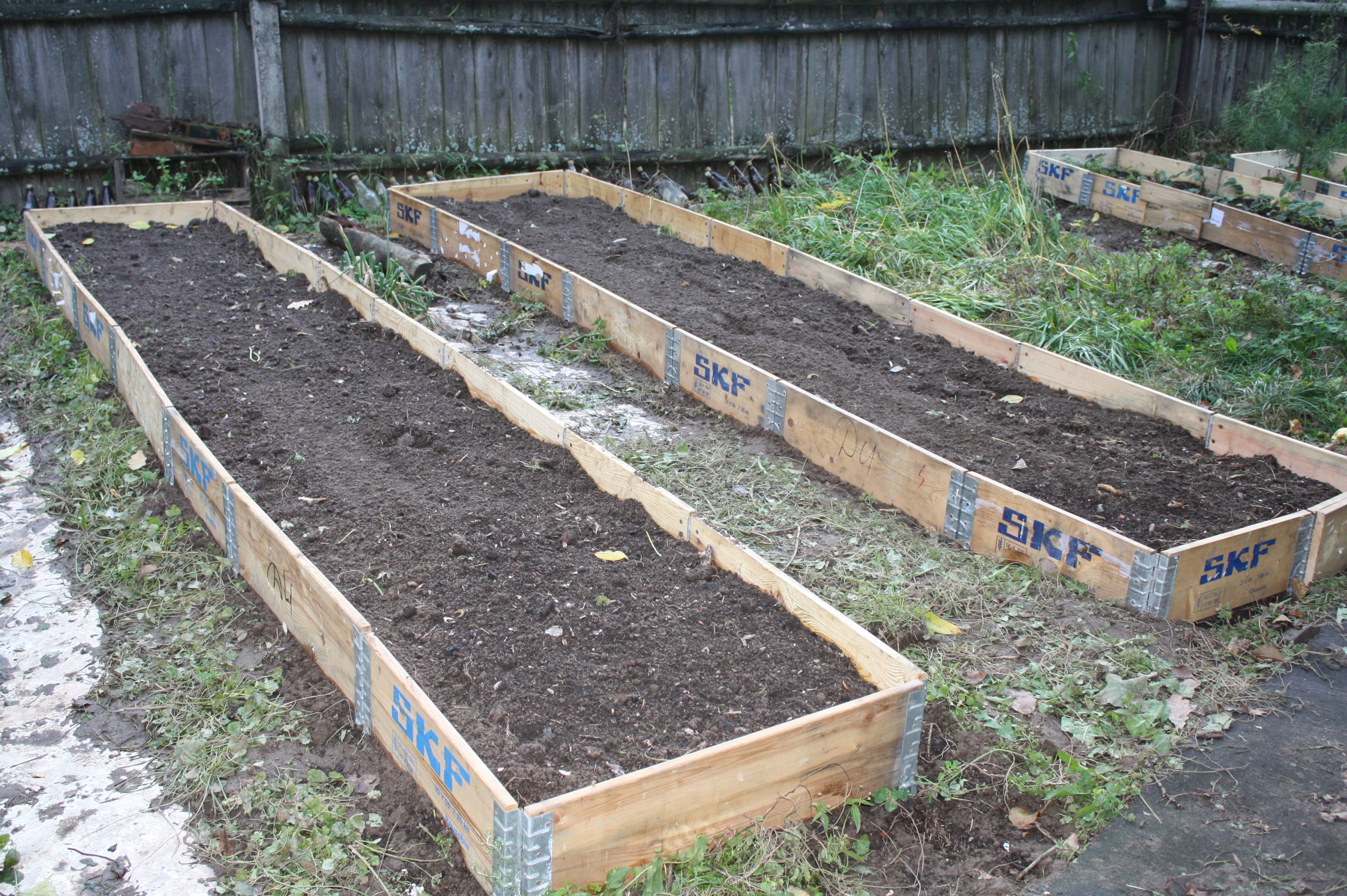 Грядки из фанеры для опалубки