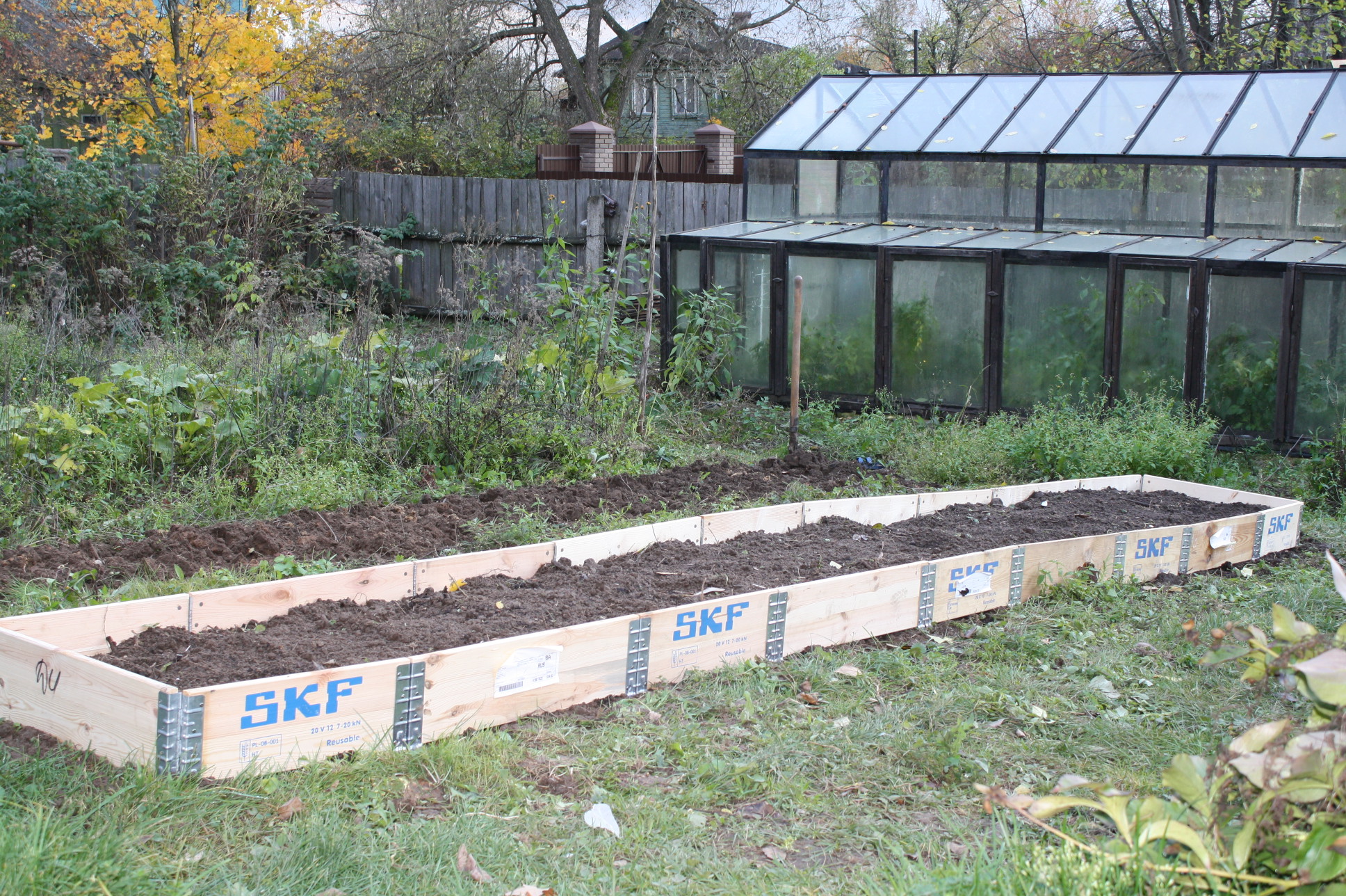 ограждения для грядок из шифера. ограждение для грядок из плоского шифера. высокие грядки из шифера. высокие грядки. высокие грядки из шифера.
