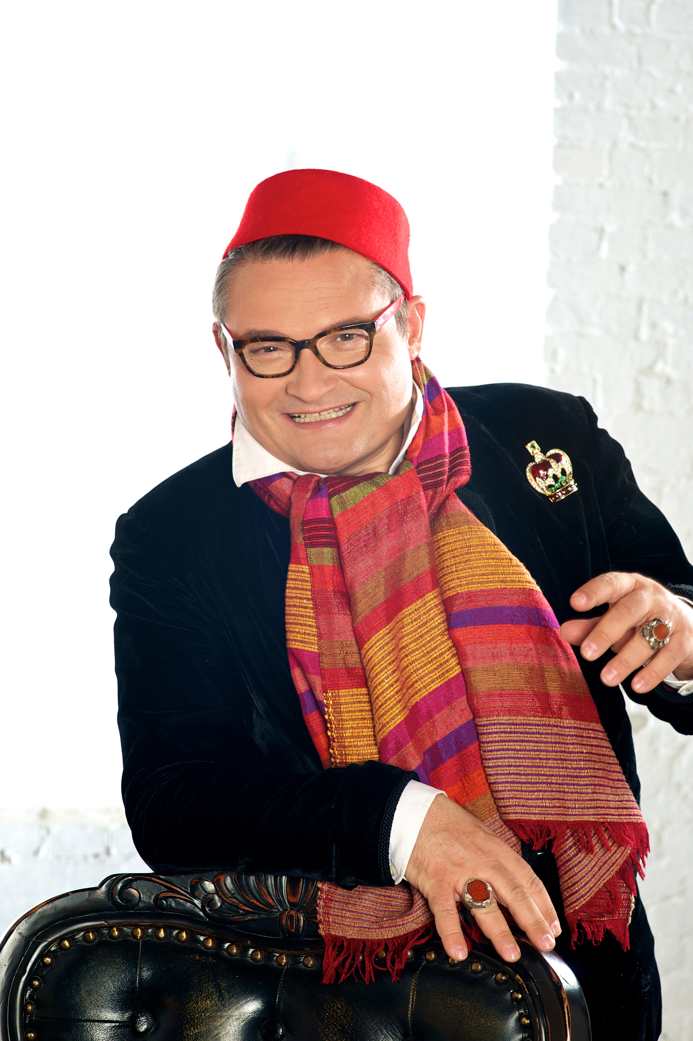 васильев александр александрович модный приговор. васильев историк моды. алексадрыр васильев модный приговор. ведущий передачи модный приговор александр васильев. александр васильев модельер.