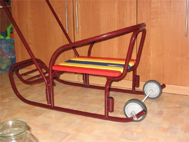 Изготовление из обычных санок,санки с колесами из подручных средств. Можно посмо