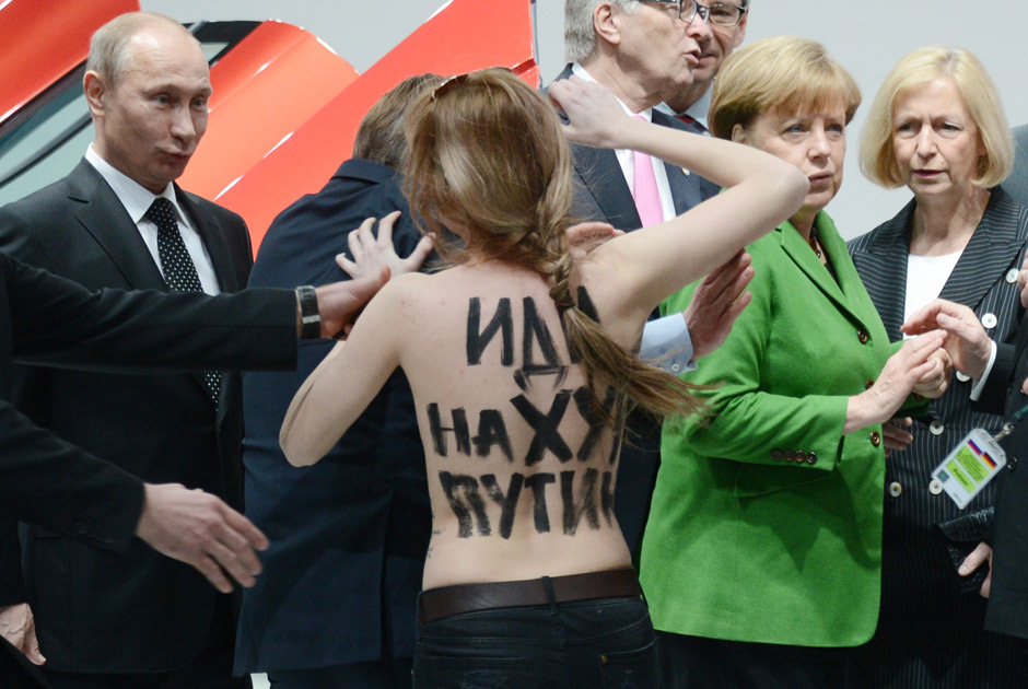 08.04) Femen потревожили Путина и Меркель.