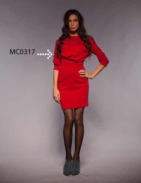 Колготки под красное платье. Красное платье с колготками. Цветные колготки к красному платью. Цвет колготок под красное платье