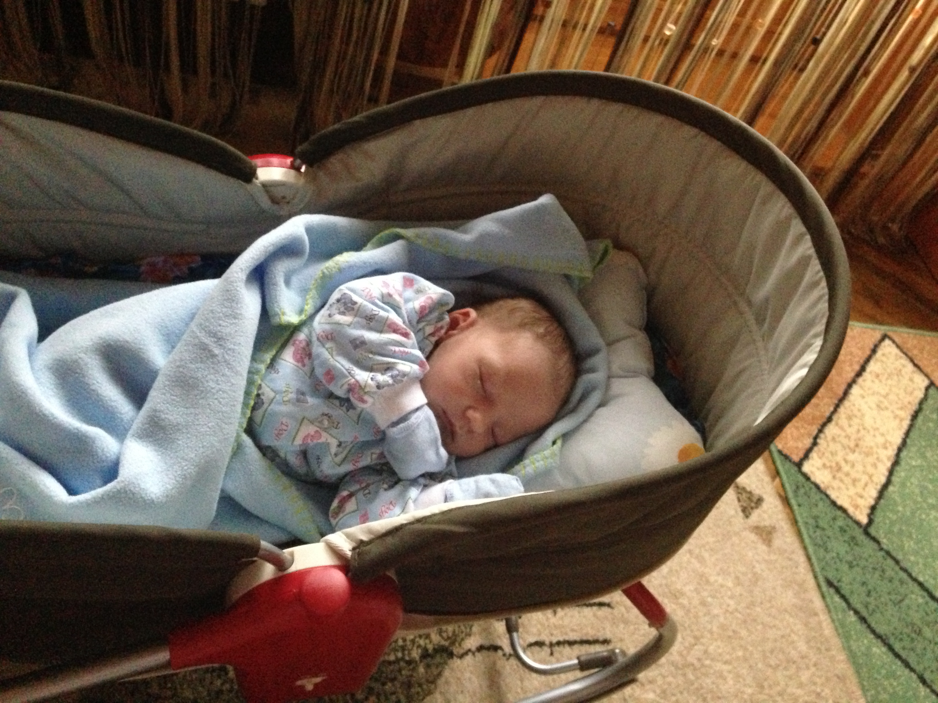 Baby cradle электрокачели. Передвижная люлька для новорожденных. Кроватка зыбка качалка для новорожденных. Мастер класс по ротангу. Зыбка колыбель люлька 19 век.