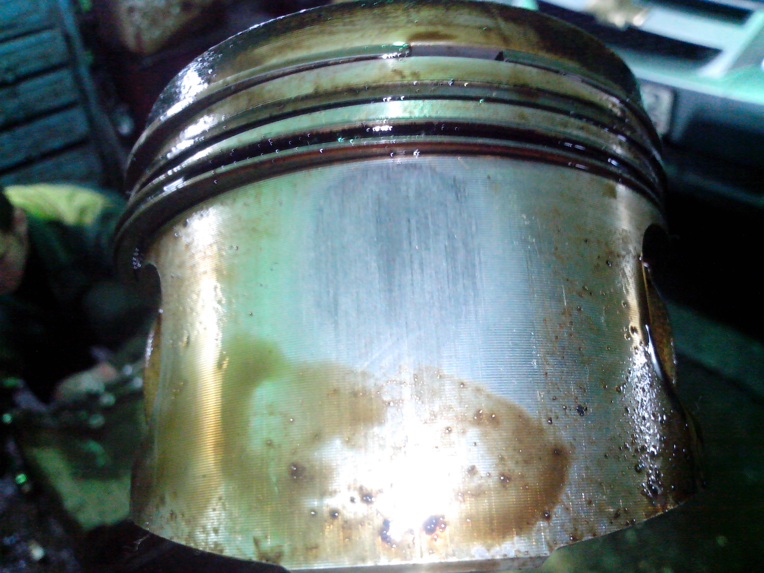 Сколько ходят двигатели нива. Мотор шеви нива 1. Сколько ходят двигатели нива. Ваз 21214 под капотом. Двигатель ваз 2123.