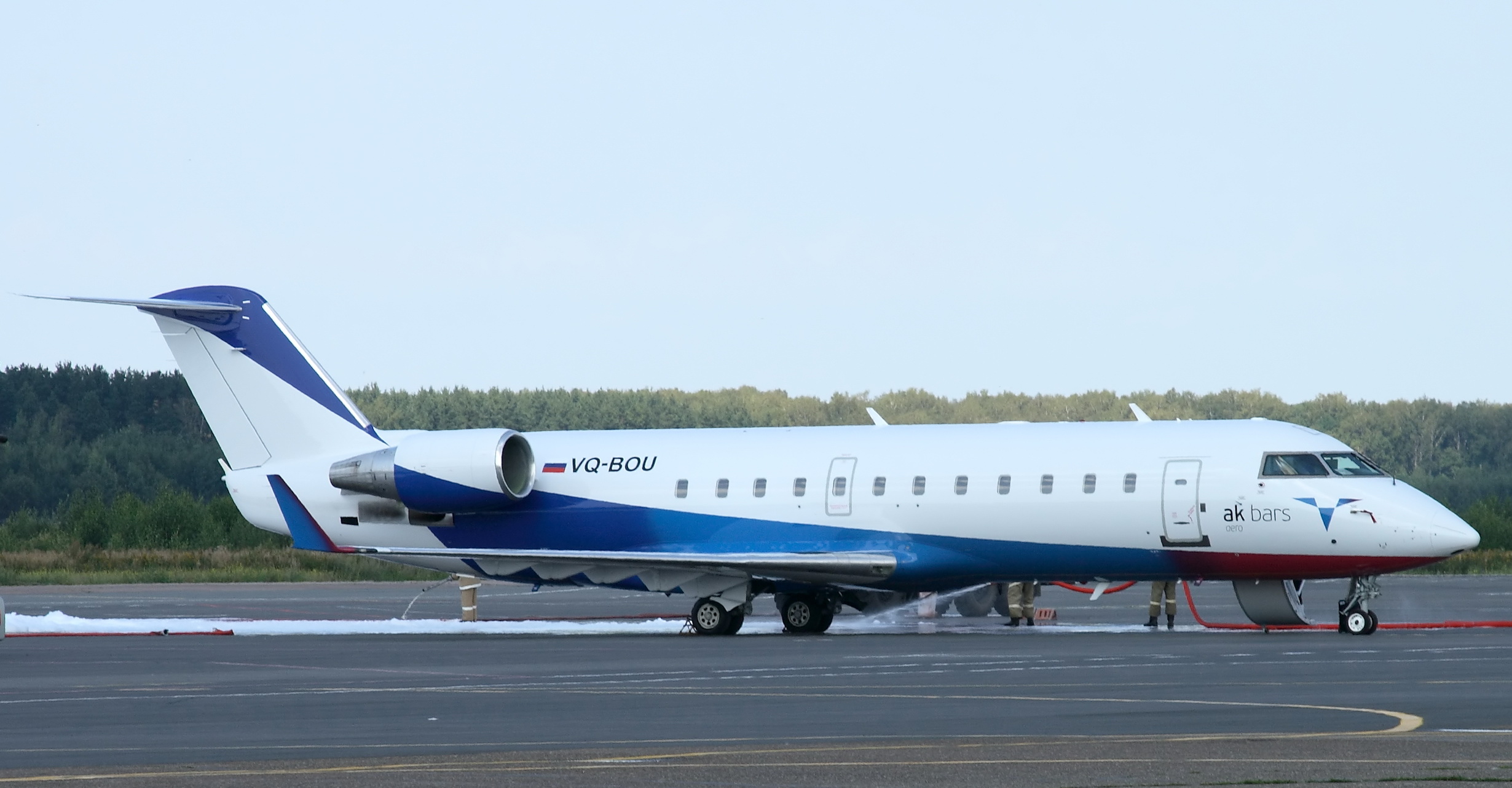 4х4 команда. Джет 200 самолет ювт аэро. Boeing 737-800 anadolujet. Canadair regional jet 200 ювт аэро. Инфосистемы джет лого.