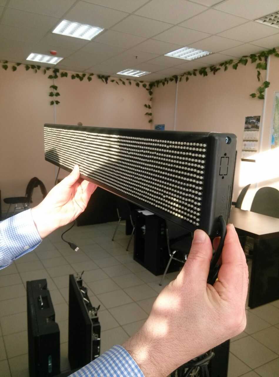 Крепление бегущей строки к фасаду. Бегущая строка 96х32 контроллер. Бегущая строка светодиодная своими руками. Крепление для бегущей строки. Программирование бегущей строки.