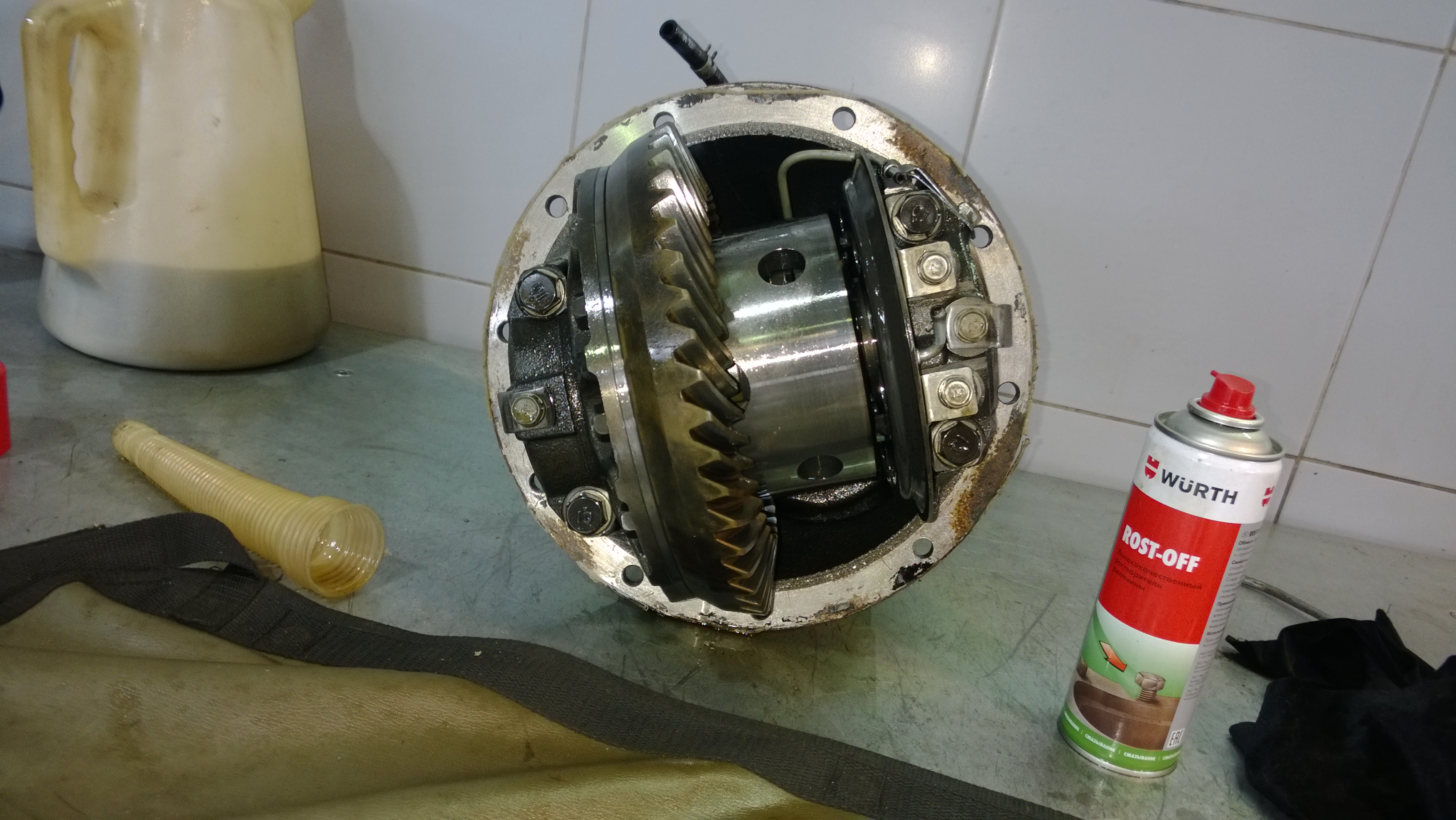 Блокировка заднего моста паджеро спорт. Блокировка заднего моста Pajero Sport. Паджеро спорт 2022 блокировка заднего моста. Задняя блокировка Паджеро спорт 1. Задняя блокировка на Pajero Sport 1.