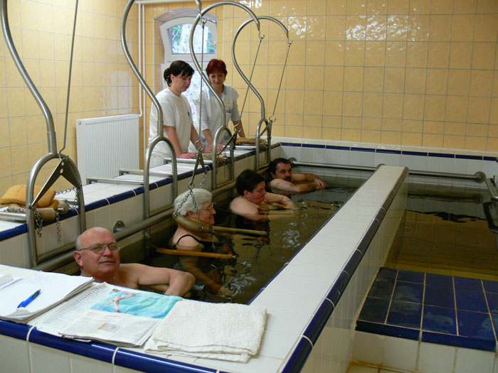 подводное аппаратное вытяжение позвоночника. система вертикального вытяжения позвоночника аист. подводное вытяжение позвоночника акватракцион. аист вытяжение позвоночника.