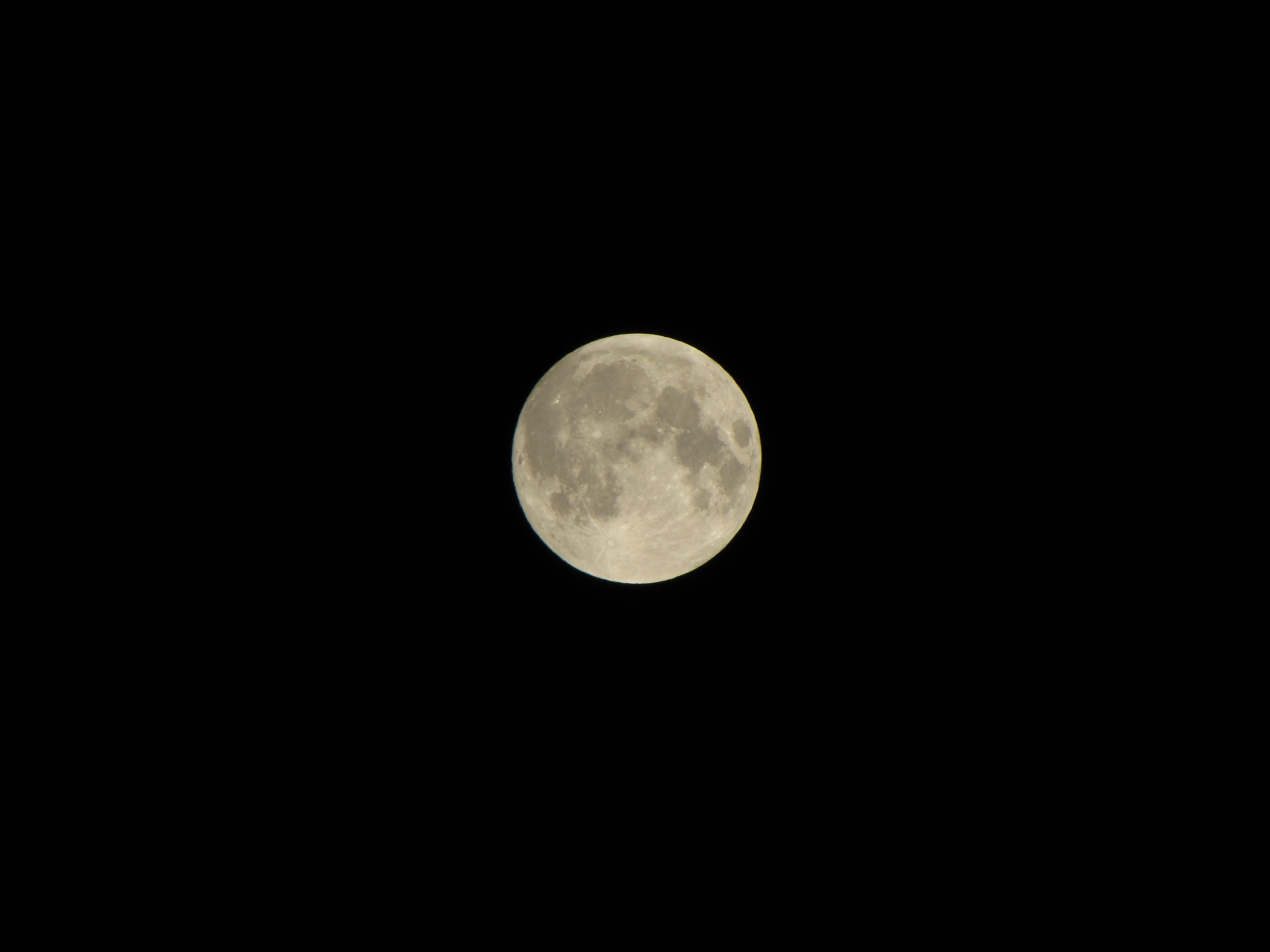 Фото Луны. Осетровое полнолуние. Луна фото красивое. Низшие Луны. 5 низшая луна