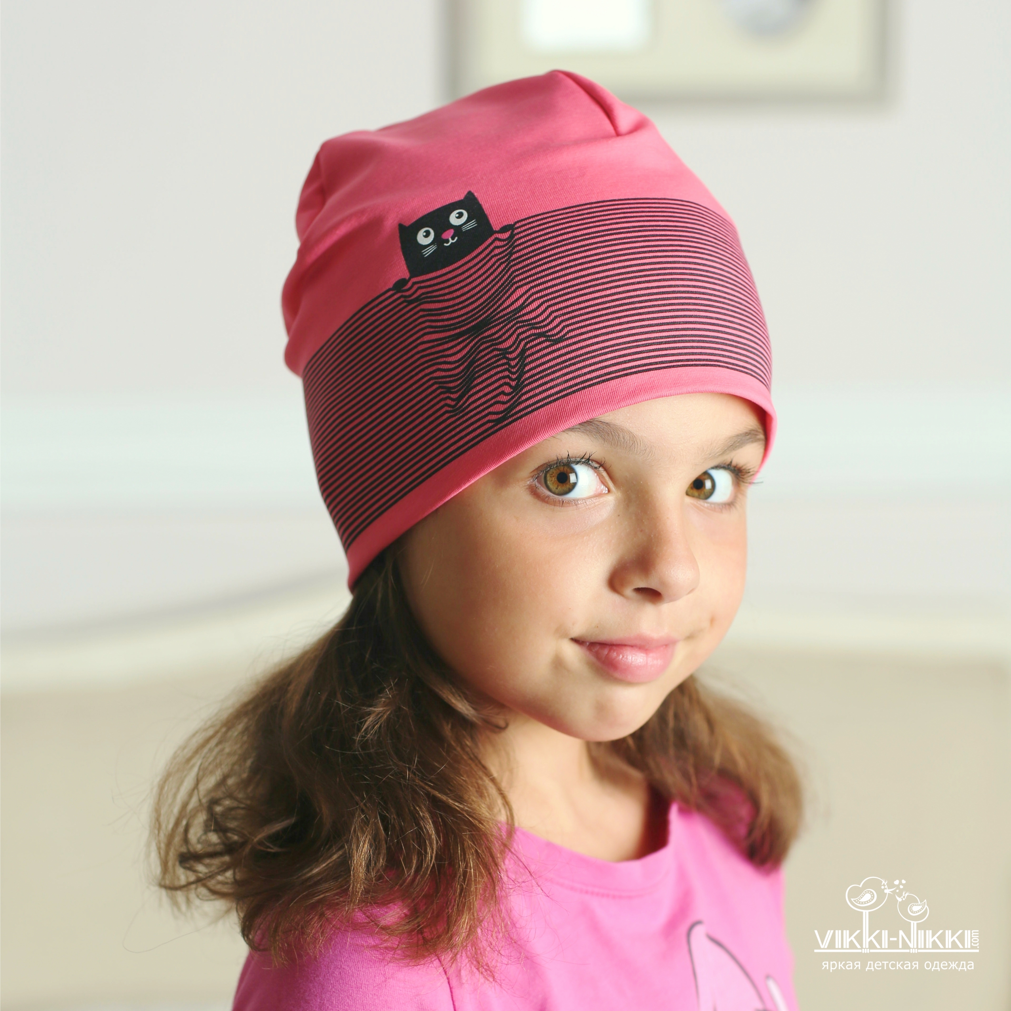 весенняя шапочка для девочки спицами. серая шапка для девочки. модные детские шапки. шапка карибы фуксия. весенние шапки для девочек.