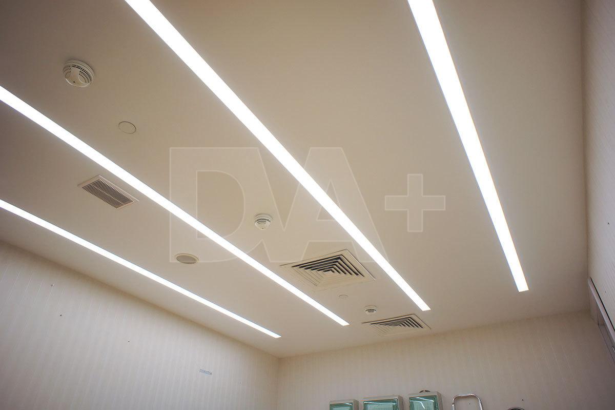 linejnaya podsvetka v natyazhnoj potolok
