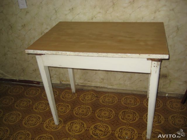 Советский кухонный стол. Старый кухонный стол. Советский обеденный стол. Стол кухонный сломанный. Старый Советский кухонный стол.