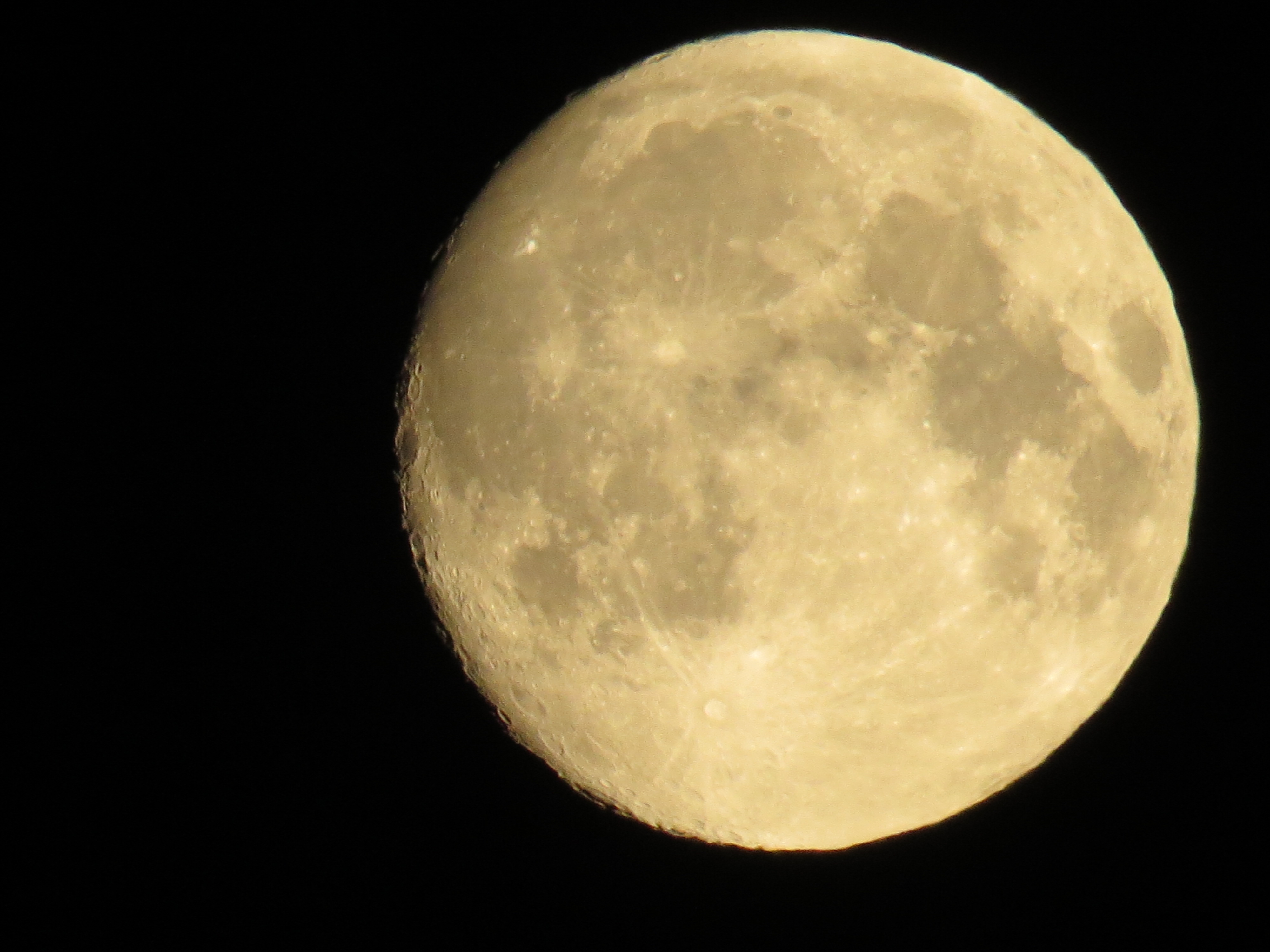 Луна светила из круглой пушистой. Сверхлуна. Луна в облаках. White Siberia Luna.