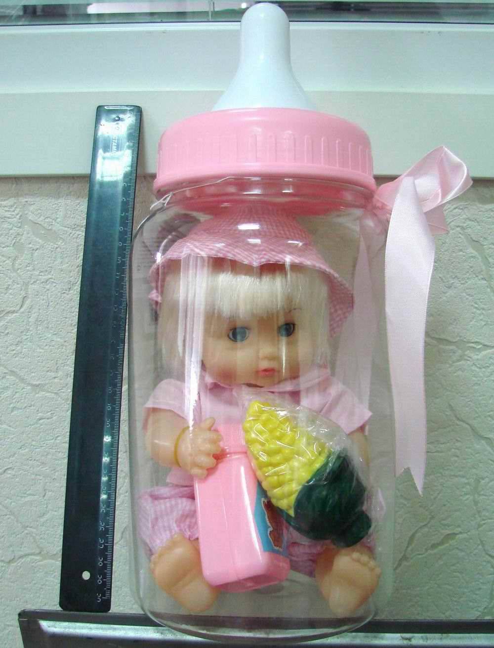 Пупс с соской. Бутылочка для куклы. Кукла с бутылочкой и пустышкой. Кукла пупс с бутылочкой.