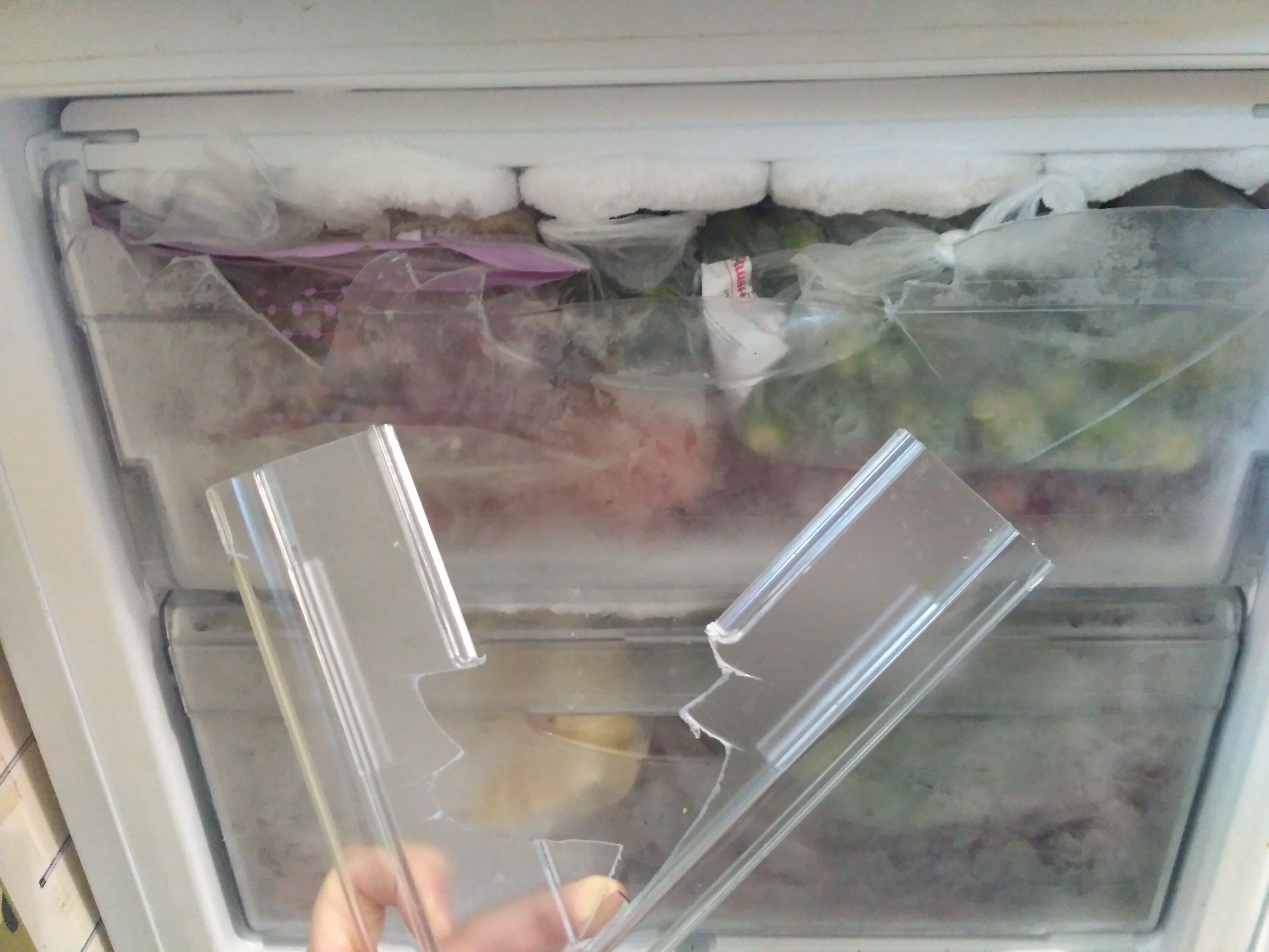 Отремонтировать ящик в морозильной камере