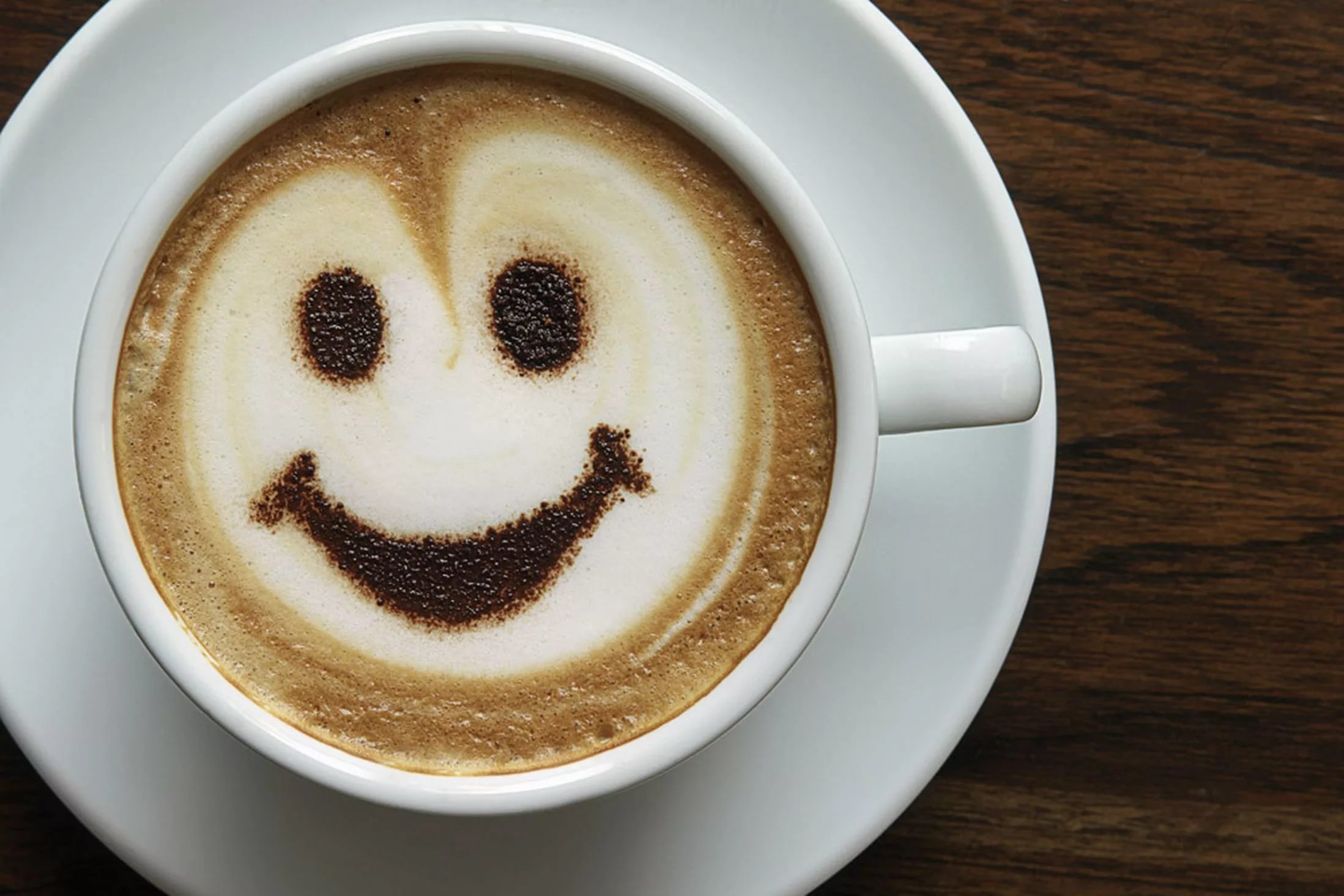 Интересные картинки с добрым утром. "На чашечку кофе…?!". Чашка утреннего кофе. Кофе с улыбкой. Чашка кофе с улыбкой.