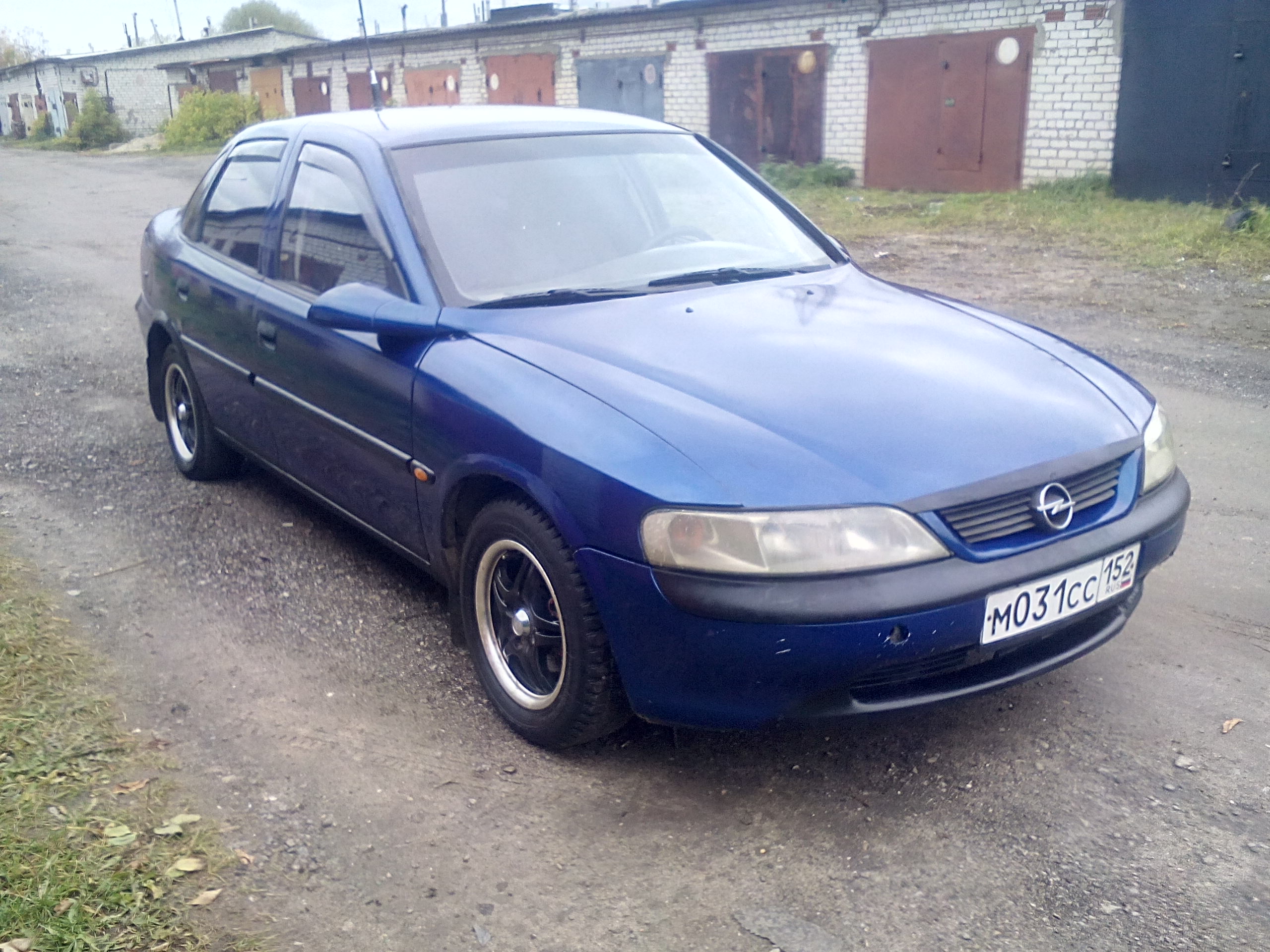 Иномарка купить белгородская область. Опель седан 1997. Опель седан 1997 диско. Спортивный Opel седан 1997 год. Опель седан синий.