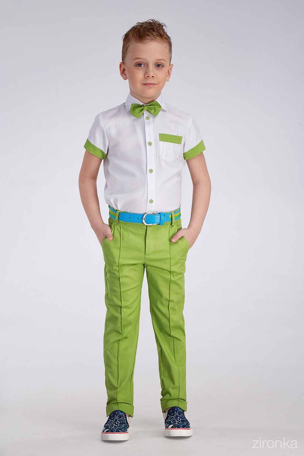 Розово зеленый мальчик. Одежда на выпускной в детском саду для мальчиков. Праздничный костюм для мальчика. Наряд на выпускной в саду для мальчика. Яркий костюм для мальчика.