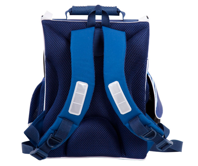 Чем отличается портфель от портфеля. Ортопедическая спинка рюкзака. Ранец для первоклассника. Ортопедический рюкзак для первоклассника. Рюкзак с анатомической спинкой для первоклассника.