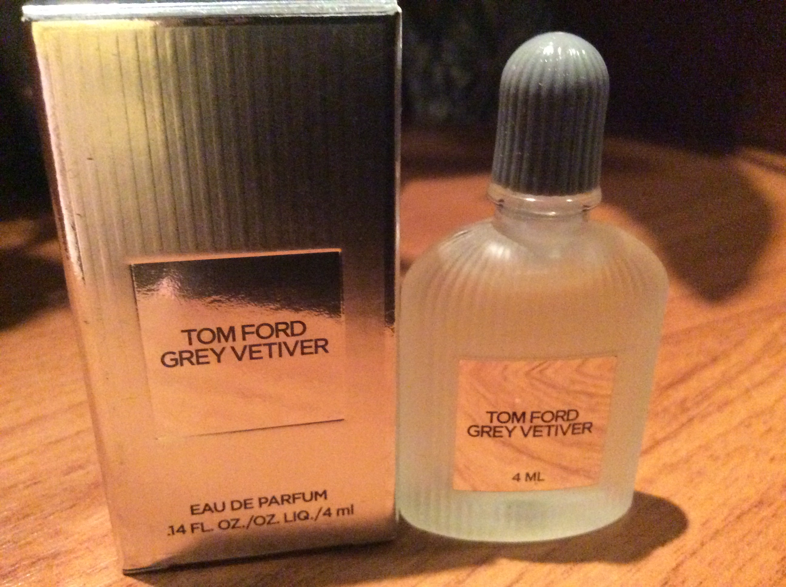 Tom ford grey vetiver. Tom Ford Grey Vetiver подделка. Батч код Tom Ford Grey Vetiver. Том Форд грей ветивер мужской золотое яблоко.