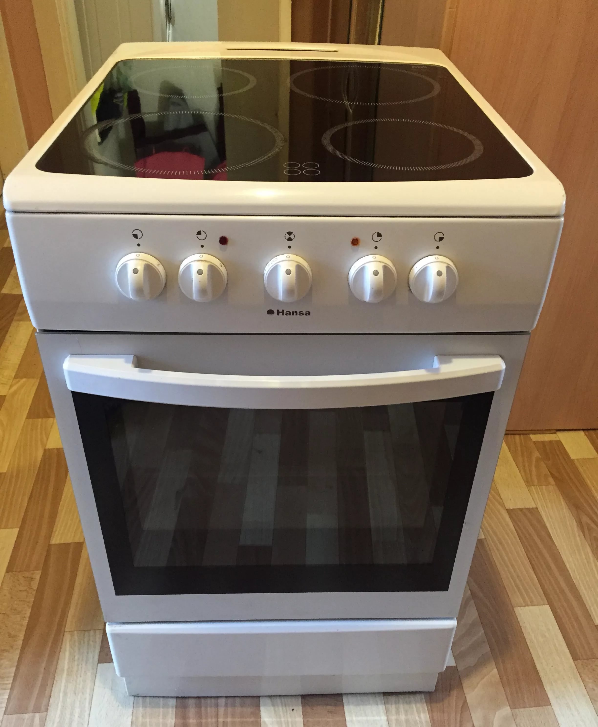 Электронная плита с духовкой. Электрические плиты б. Плита электрическая дешевая. Б/у электроплита. Советская электроплита электра.