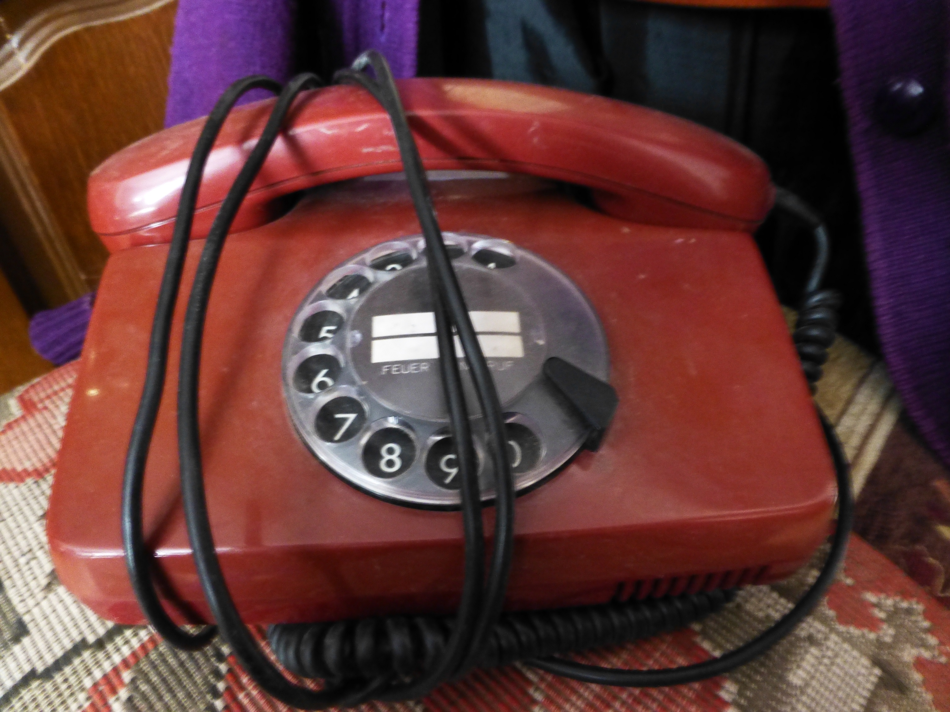 Телефон с колесиком. Авито диски. Красный дисковый телефон со снятой трубкой. Авито диски. Авито диски.