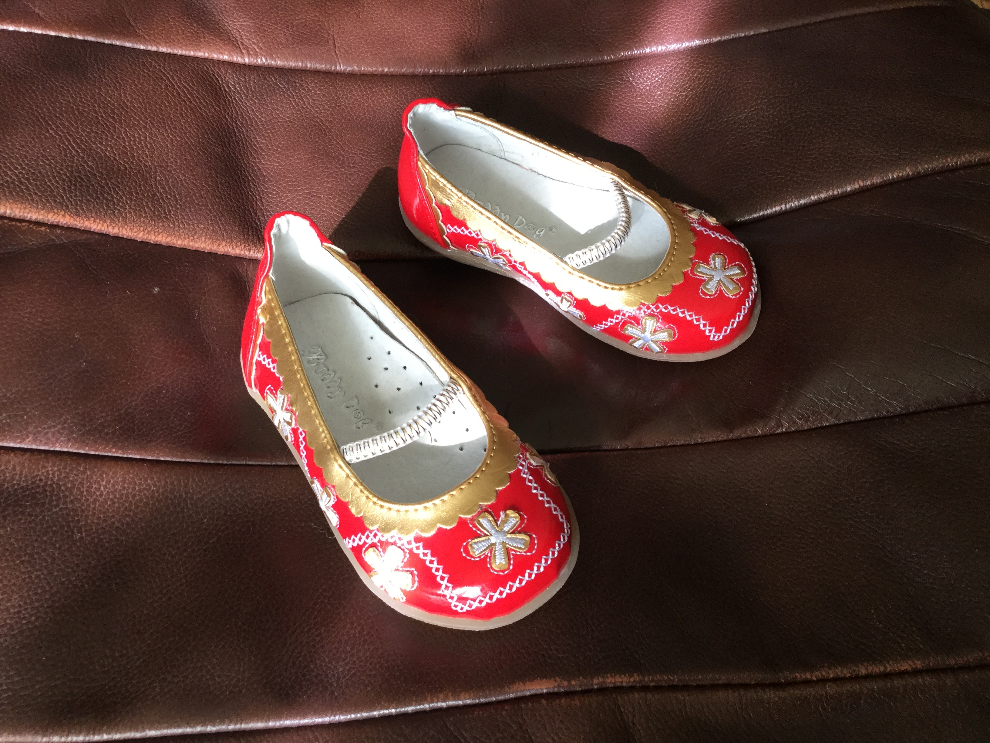 детские туфли 20 размера. 20. детский туфли для девушки сказка. детские туфли 20 размера. туфли капика для девочки белые.