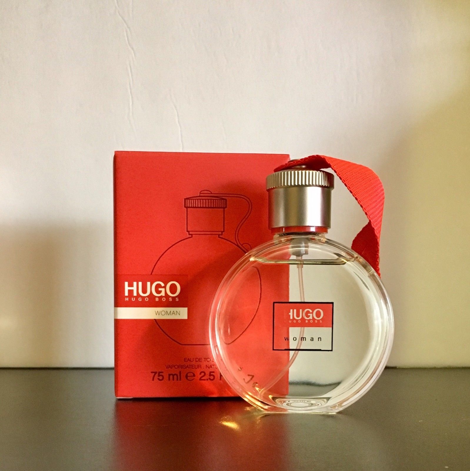 Хьюго босс отзывы. Хьюго босс. Hugo Boss Hugo woman летуаль. Boss Hugo Boss woman 2022. Hugo – Hugo Boss 1997.