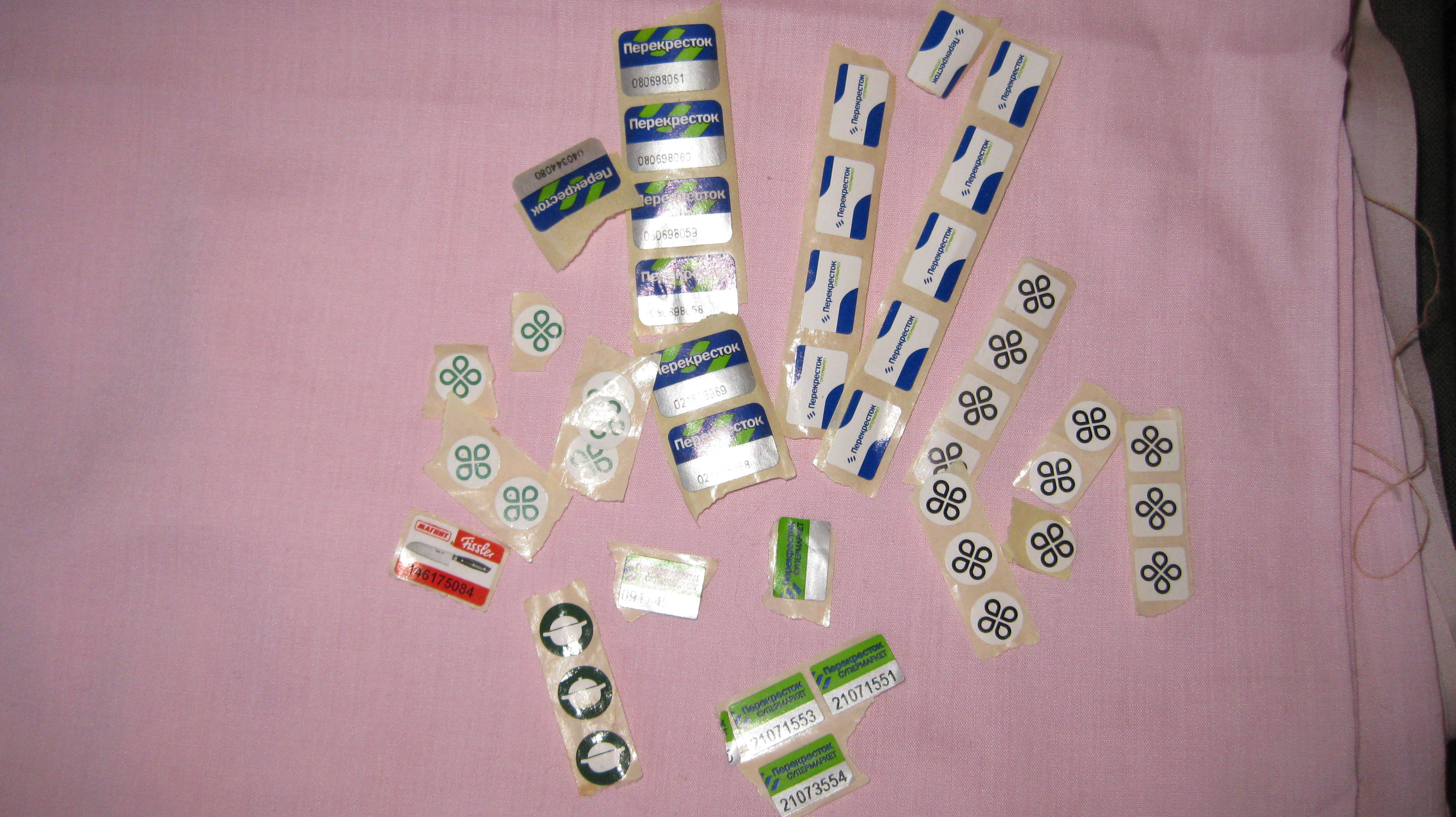 перекрёсток наклейки буклет. подарки от перекрестка с наклейками. этикетка перекресток. этикетка перекресток. перекресток наклейки.