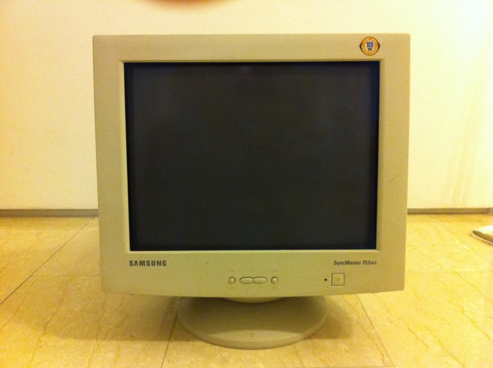 Монитор 2000 года. Samsung SYNCMASTER 753dfx. Samsung 753 CRT. Монитор Samsung SYNCMASTER 755dfx. Монитор Samsung SYNCMASTER старый.