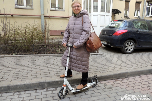 Бабка на самокате картинка