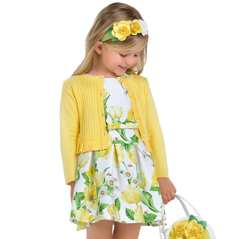 Девочка в желтом. Желтое платье для девочки. Платья для девочек желтого цвета. Девочка в желтой одежде. Малыш желтый.