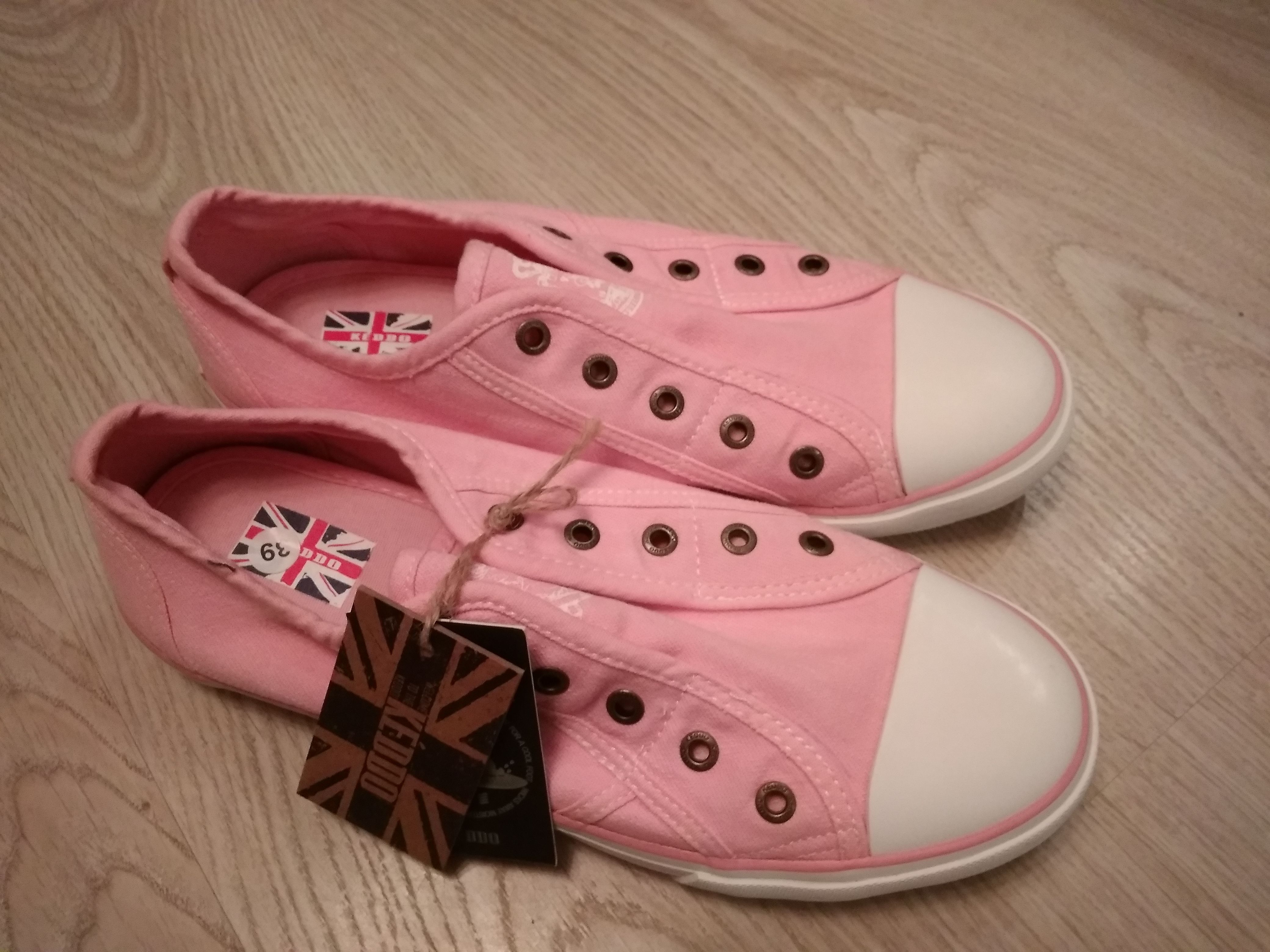 Туфли 39 размер. Кожаные кроссовки крокс. 39 обувь. 39 обувь. El naturalista обувь.