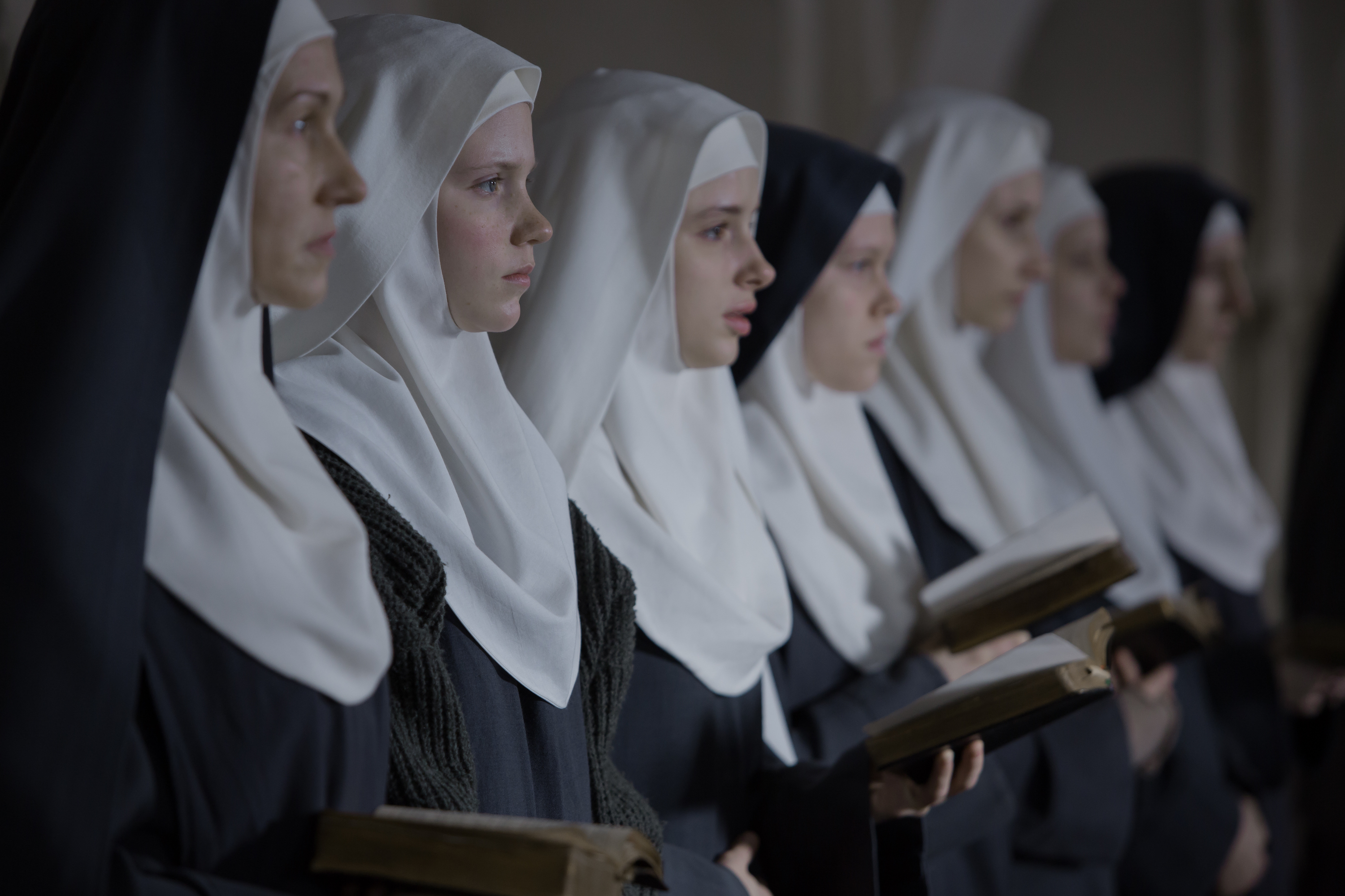Болезнь монашек что это. Монахини католички в церкви. Монахини Ватикана. Одеяние монахини католички.