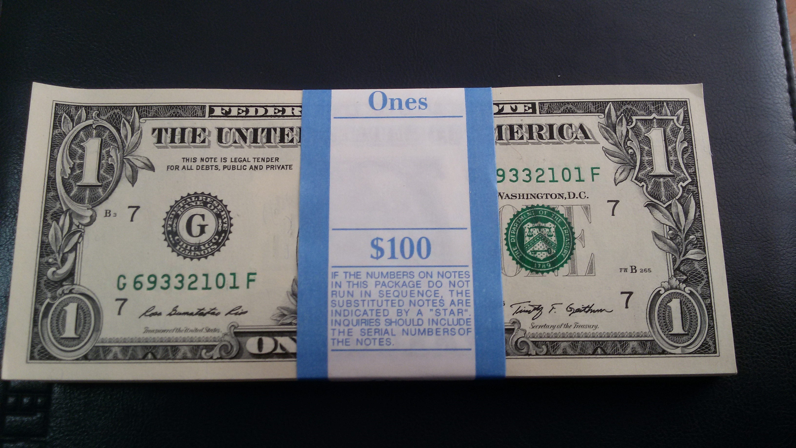Семь долларов в рублях. 1 Доллар пачка. Пачки долларов 1 доллар. Пачка купюр 1 доллар. Первый бумажный доллар.