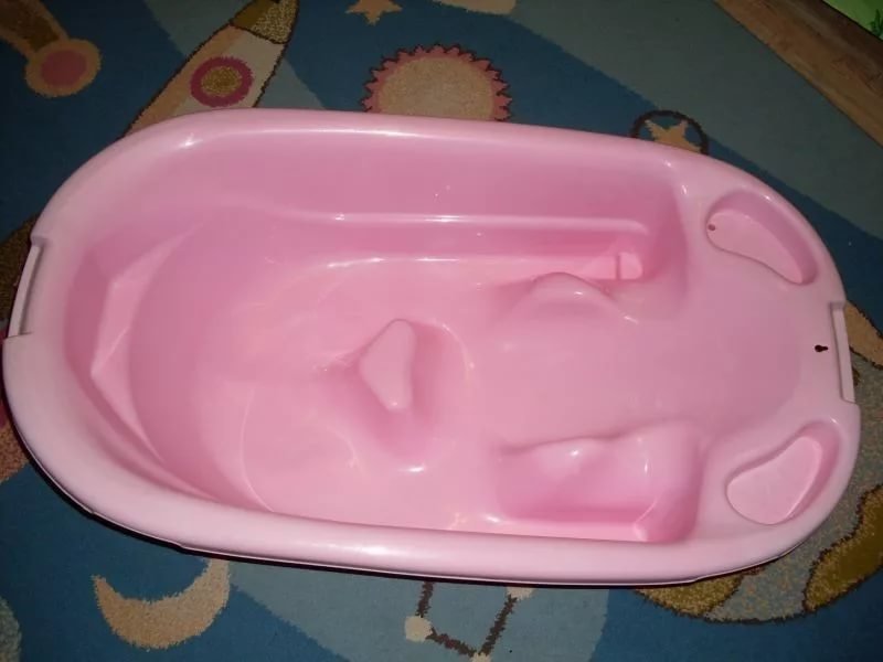 Авито купить ванночку. Детская ванночка с горкой. Ванночка для купания новорожденных. Розовая ванночка для купания. Тазик для купания ребенка.