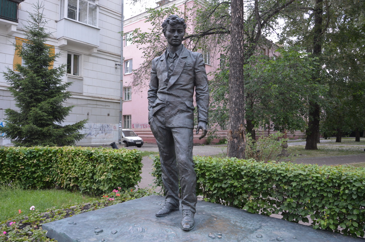 Памятник вампилову